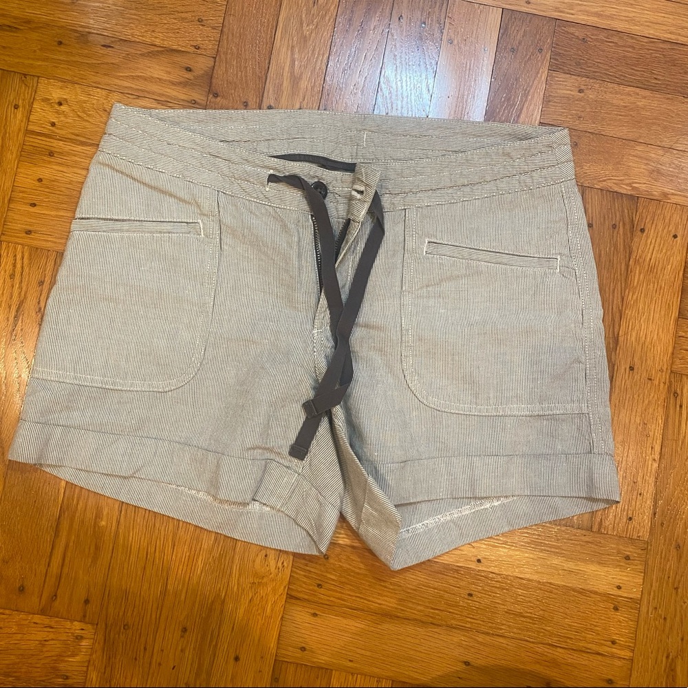 50% Linen 50% Cotton, The North Face shorts! Striped Grey. Minimally worn